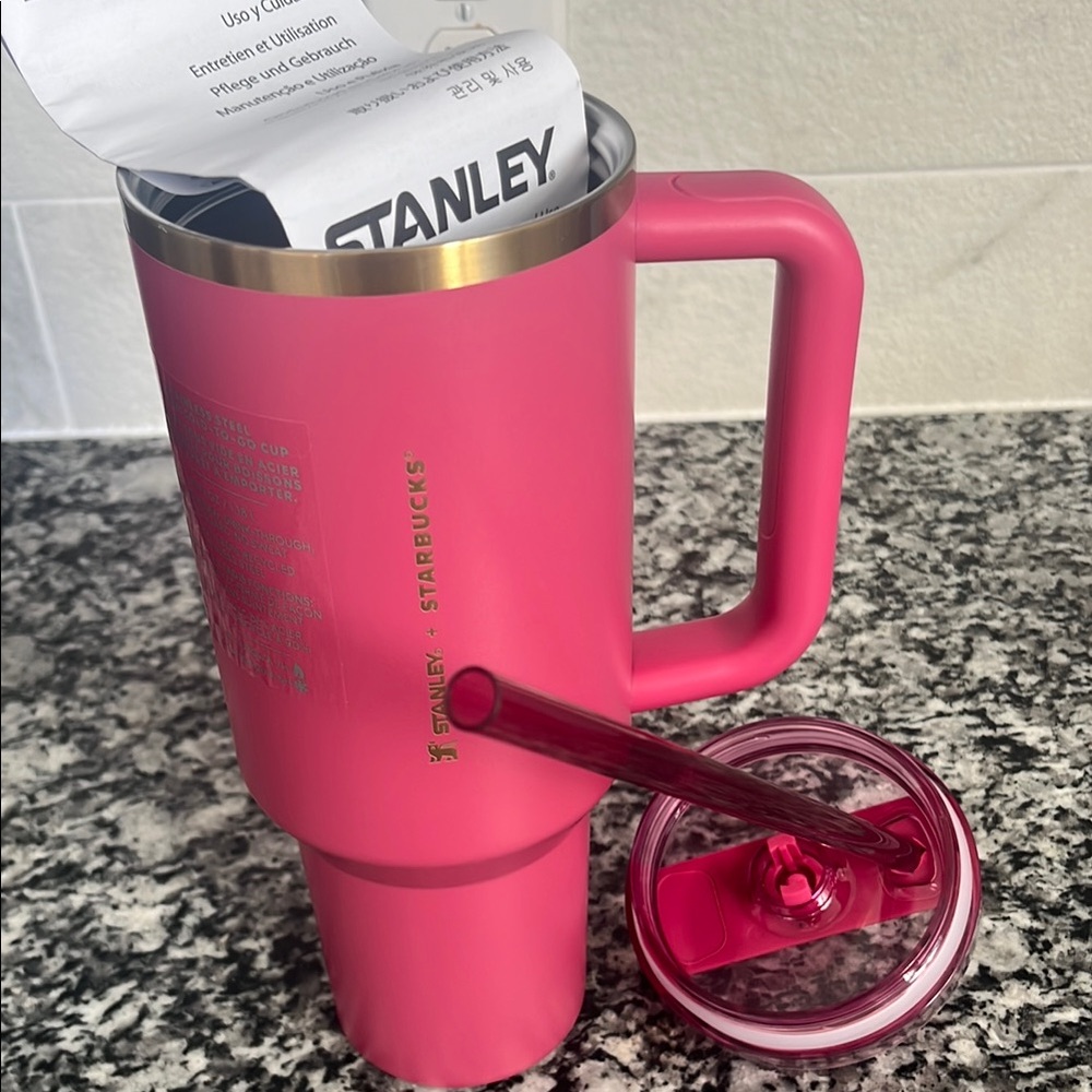💗 NWT Starbucks x Stanley Tumbler Quencher Pink 40 oz